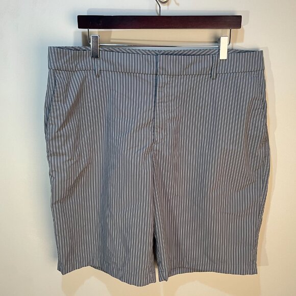 Under Armour Men's white, black and gray striped flat front Golf Shorts 38 EUC - Picture 4 of 4